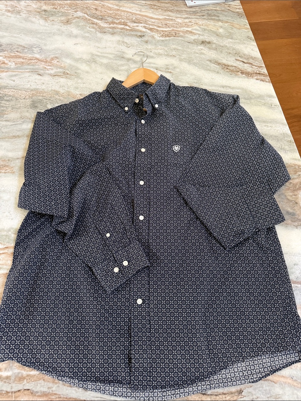 Ariat Men’s XL long sleeve button up shirt navy blue  w/ white print